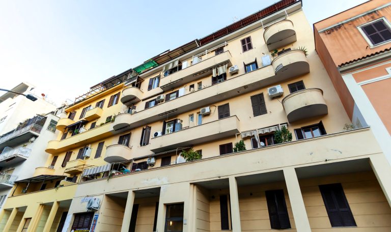 Via Gabrio Serbelloni monolocale con balcone