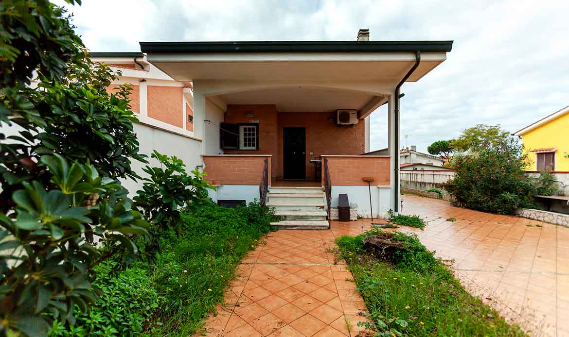 Villa in vendita in Via Cesena Ardea (Nuova Florida)