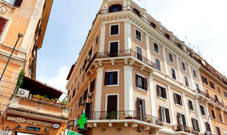Trilocale a Roma in vendita in Via Appia Nuova, 243